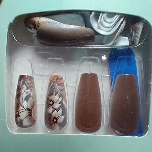 Press on nails flower floral brown white